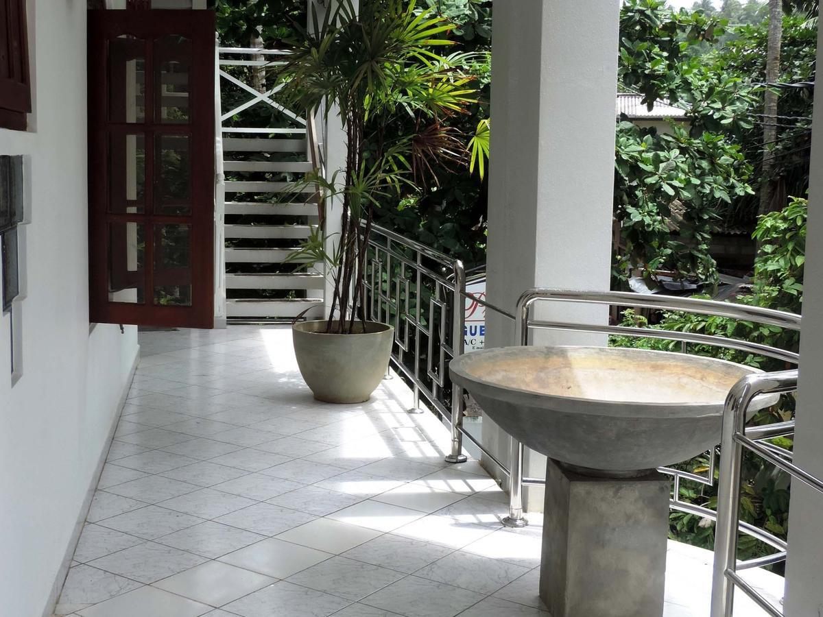 Primrose Guest House ウナワトゥナ エクステリア 写真